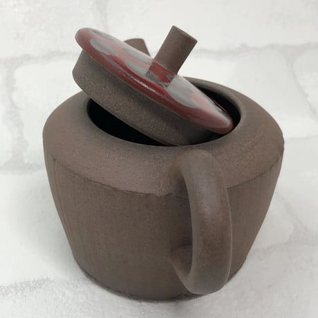 甚秋  伊藤成二  Jinshu  Seiji Ito  焼き締め 赤水玉印籠蓋 後手急須 　ST0370