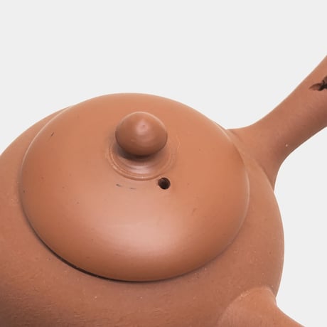 都築青峰 Seiho Tsuzuki 朱泥 蝶透かし 印籠蓋 急須　ST0485