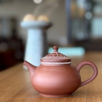 小北條 Kohokujo  朱泥 象嵌 印籠蓋 後手急須 　ST0875