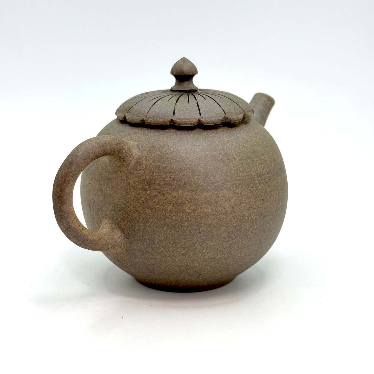 都築青峰 Seiho Tsuzuki 焼締 菊蓋 後手急須 ST0904 | TOKONAME