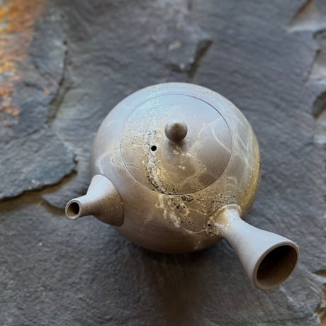 常滑焼、光影・白道合作馬二頭の浮彫り急須