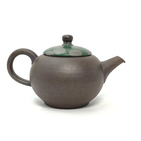 甚秋  伊藤成二  Jinshu  Seiji Ito  焼き締め 緑水玉印籠蓋 後手急須 　ST0360