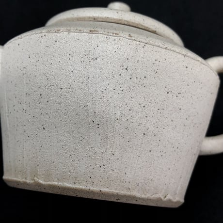 甚秋  伊藤成二  Jinshu  Seiji Ito  白 削ぎ 印籠蓋 後手急須 　ST0361