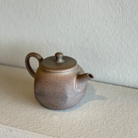 甚秋  伊藤成二  Jinshu  Seiji Ito  窯変 嵐絞り茶壺　ST1072