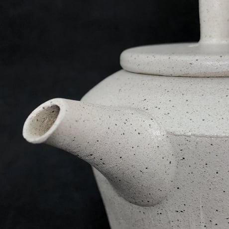 甚秋  伊藤成二  Jinshu  Seiji Ito  白 削ぎ 印籠蓋 後手急須 　ST0361