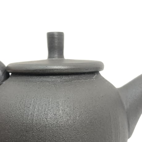 甚秋  伊藤成二  Jinshu  Seiji Ito  黒 印籠蓋 後手急須 　ST0324