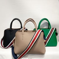 カラーショルダー付きハンドバッグ　３WAY