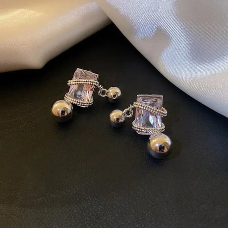 Crystal  Around Metalball Pierce