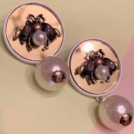 Bee Pearl Drop Pierce