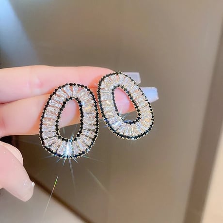 Crystal Circle Pierce