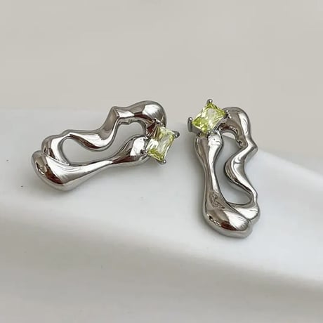 Metal Distorted Shape Pierce/2color