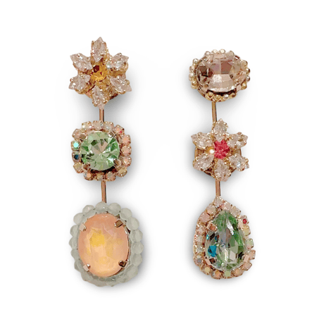 Asymmetry Pale Bijou Pierce