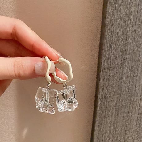 Icecube Hoop Pierce