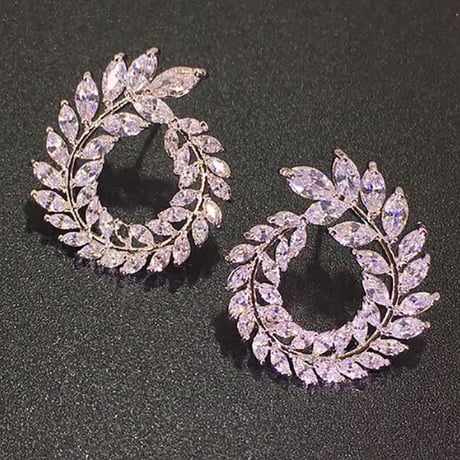 Crystal Leaf Pierce