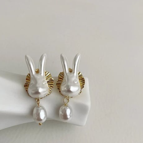 Pearl Rabbit Pierce