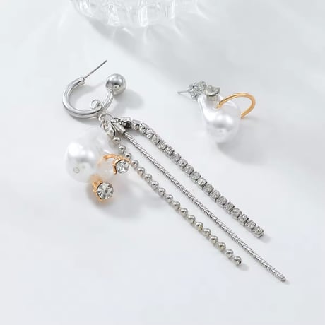 Asymmetry Baroquepearl Tassel Pierce