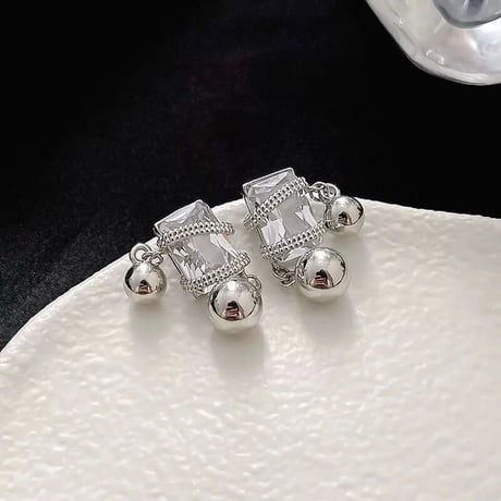 Crystal  Around Metalball Pierce