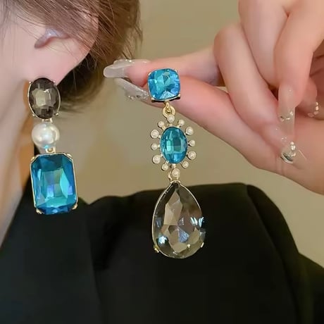 Asymmetry Bijou Drop Pierce
