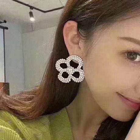 Quatrefoil Flower Pierce
