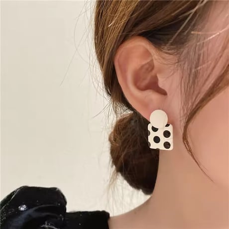 Asymmetry Dot Pierce