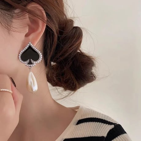 Spade Pearl Pierce