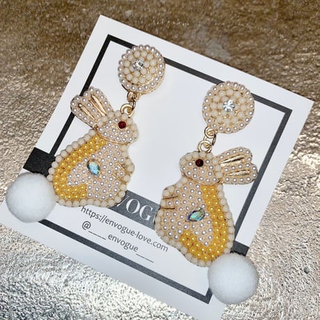 Rabbit  Ponpon Beads Pierce/2color