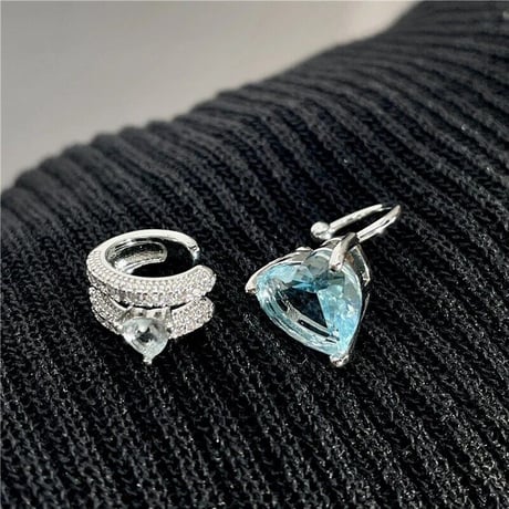 Asymmetry Heart Cubic Earcuff