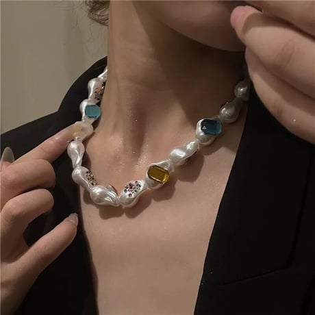 Decorative Baroque Pearl Necklace