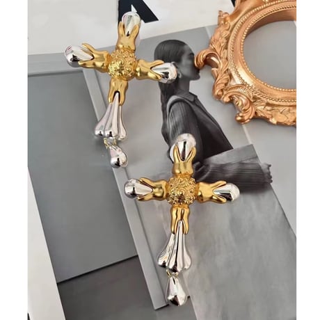 Baroque Cross Big Pierce