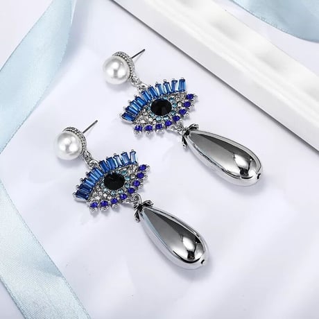 Eye Teardrop Pierce