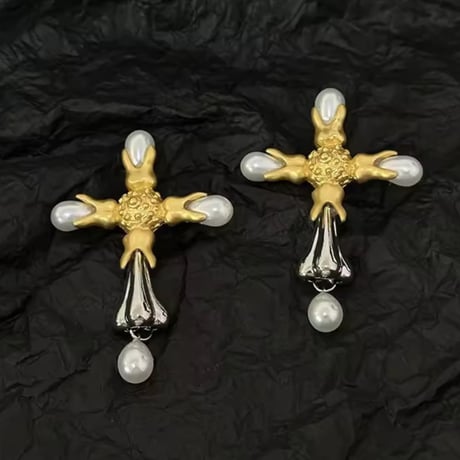 Baroque Cross Big Pierce