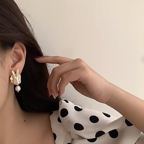 Pearl Rabbit Pierce