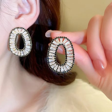 Crystal Circle Pierce