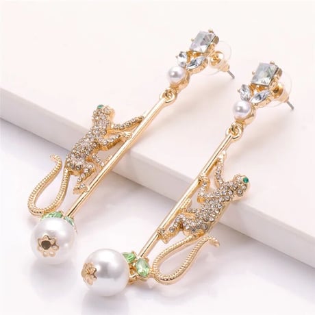 Monkey Climbing Pearl Pierce