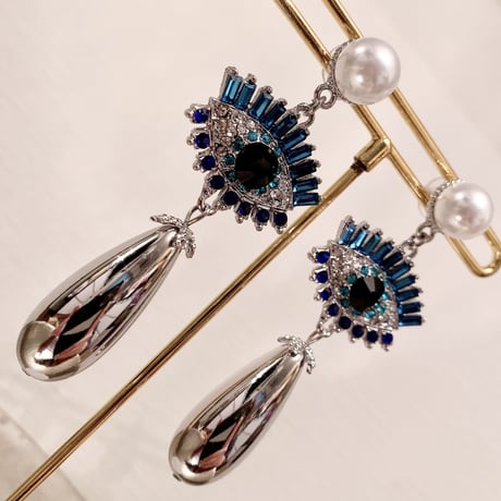 Eye Teardrop Pierce