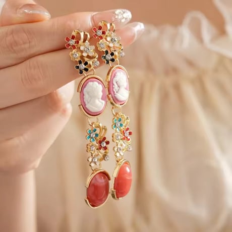 Cameo Marble Flower Pierce