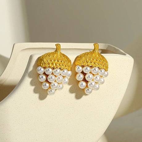 Nuts Pearl Pierce