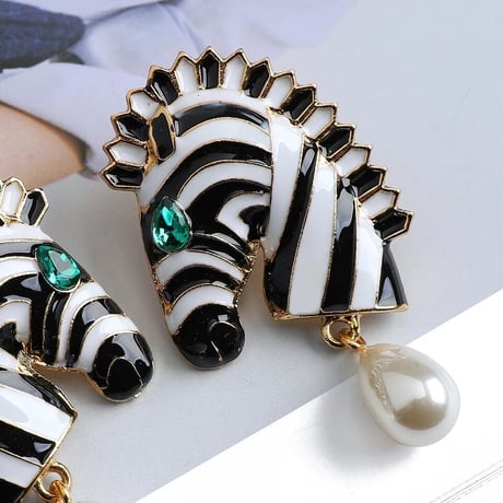 Zebra Pierce