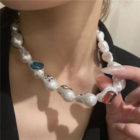 Decorative Baroque Pearl Necklace