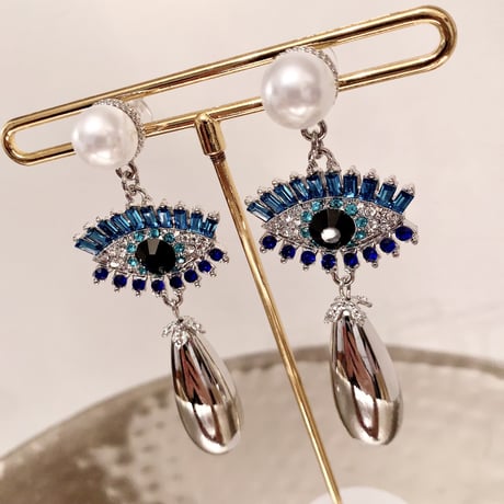 Eye Teardrop Pierce
