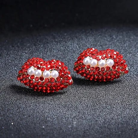 Lip on Pearl Pierce