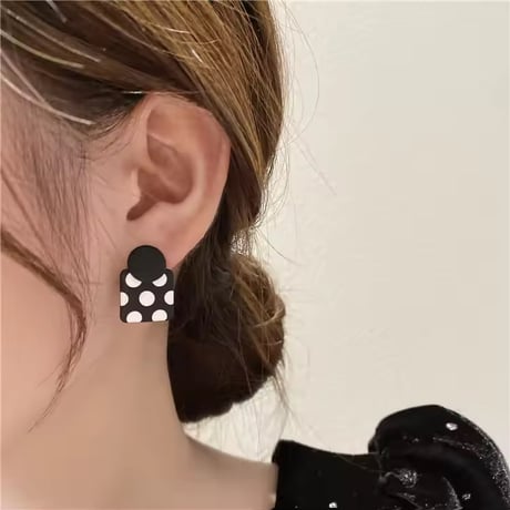Asymmetry Dot Pierce