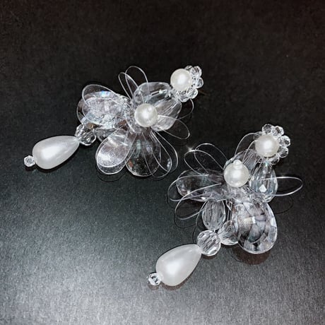 Clear Flower Beads Pierce