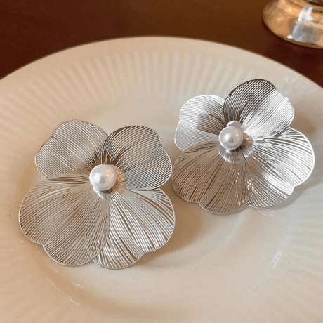 Metal Openwork Flower Pierce
