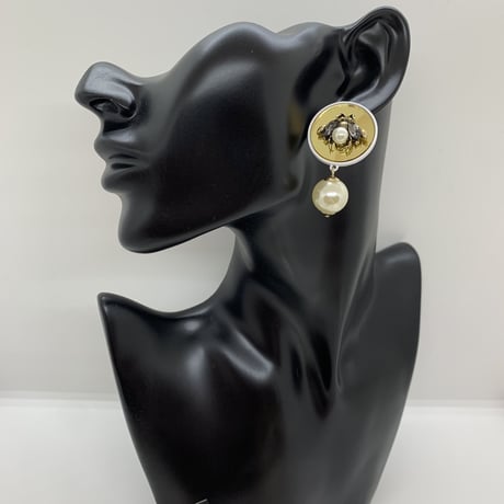 Bee Pearl Drop Pierce
