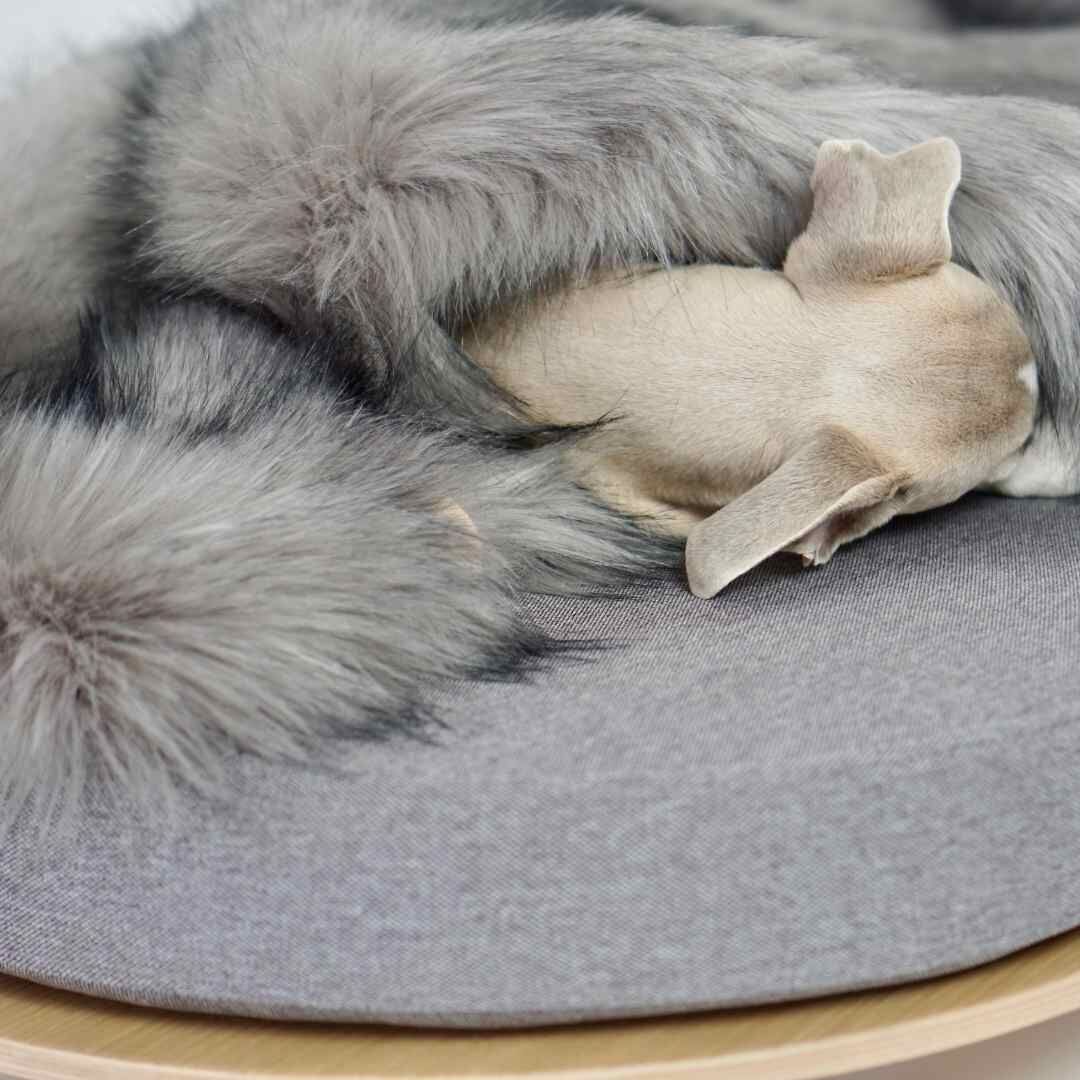LABBVENN MØVIK DOG CUSHION グレー Mサイズ　大型犬 Labbvenn] エコファーブランケット (M) カプチーノ/グレー/ホワイト