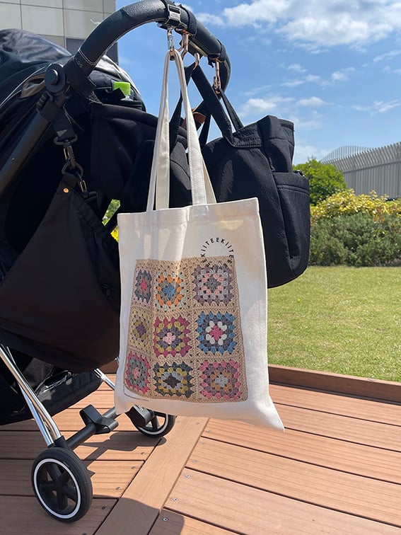 UNDERCOVER グラフィックプリントトートバッグ グラニープリントトートバッグ＆巾着 | KiiTEEKiiTEEKiiTEE