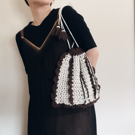 《編み物Kit》【かぎ針編み】ストライプフリルの巾着ハンドバッグ