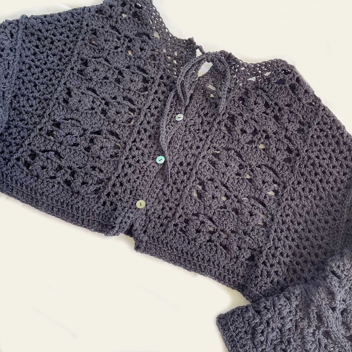 Ample かぎ針編みクロップドカーディガン ヴァン Vin Ample かぎ針編みクロップドカーディガン （ブラック