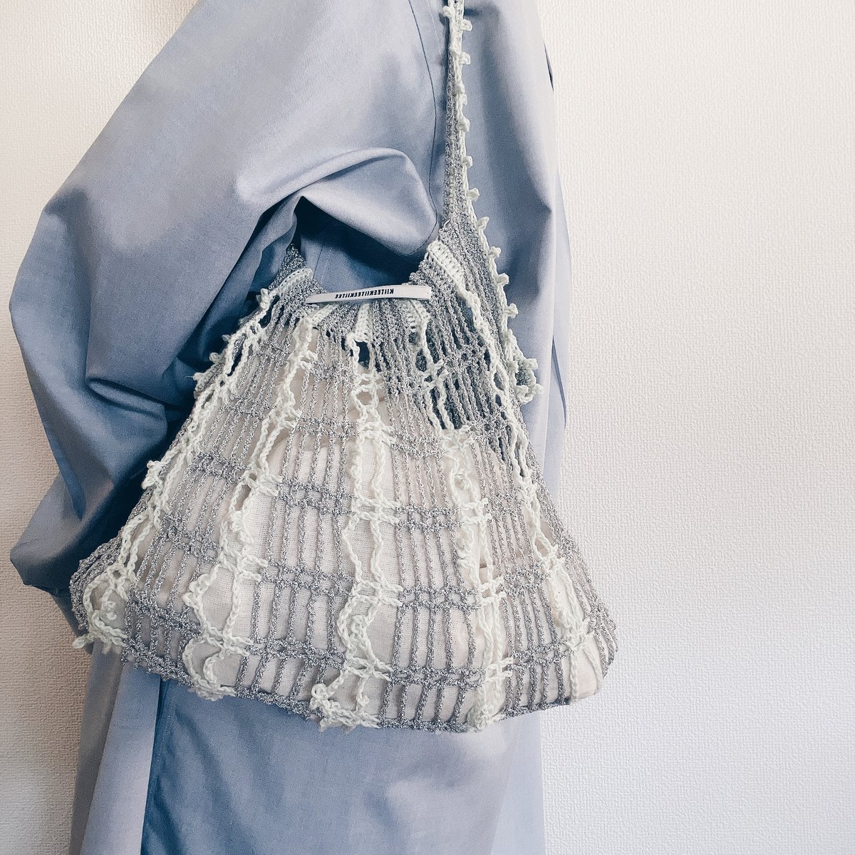 カラフルストライプ編みバッグ かぎ針編み】エコアンダリヤで編む、カラフルストライプのぺたんこ